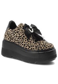 Beżowe Sneakersy Karino Stylowe Obuwie Damskie Panterka. Okazja: na co dzień. Kolor: czarny. Materiał: satyna. Wzór: motyw zwierzęcy. Obcas: na platformie. Styl: elegancki #1
