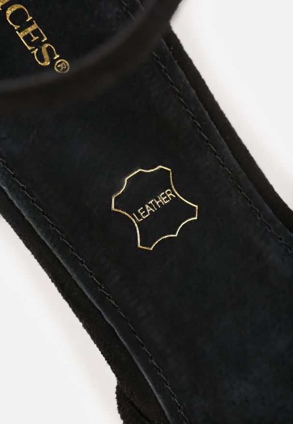 Renee - Czarne Czółenka Vices na Słupku z Wkładką ze Skóry Naturalnej i Metaliczną Ozdobą Velori. Okazja: do pracy, na spotkanie biznesowe. Zapięcie: sprzączka. Kolor: czarny. Materiał: skóra. Wzór: aplikacja. Obcas: na słupku. Styl: wizytowy, biznesowy. Wysokość obcasa: średni