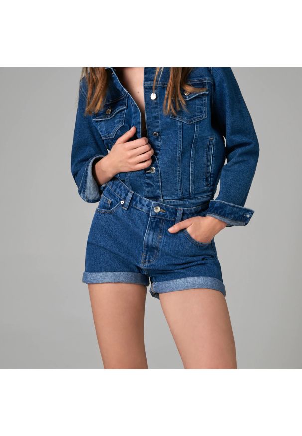 Sinsay - Szorty jeansowe mom high waist - Granatowy. Stan: podwyższony. Kolor: niebieski. Materiał: jeans