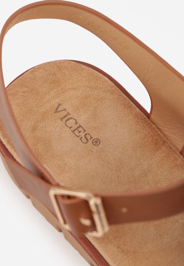 Born2be - Brązowe Sandały VICES na Płaskiej Podeszwie z Paskiem w Kształcie X Doriven. Okazja: na co dzień, na randkę, na spacer. Zapięcie: pasek. Kolor: brązowy. Materiał: len. Sezon: lato. Obcas: na płaskiej podeszwie. Styl: casual, elegancki