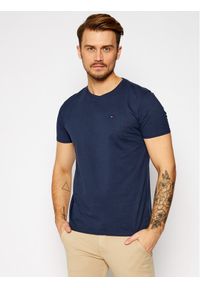 Tommy Jeans T-Shirt DM0DM04411 Granatowy Regular Fit. Kolor: niebieski. Materiał: bawełna #1