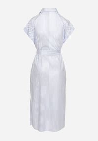 Born2be - Niebieska Bawełniana Sukienka Koszulowa z Materiałowym Paskiem w Talii Nelarinda. Typ kołnierza: kołnierzyk klasyczny. Kolor: niebieski. Materiał: bawełna, materiał. Typ sukienki: koszulowe. Styl: klasyczny, elegancki #5