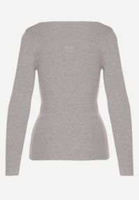 Born2be - Szary Dopasowany Sweter z Nieregularnym Dekoltem w Serek Fenarela. Okazja: na co dzień, do pracy, na spotkanie biznesowe. Typ kołnierza: dekolt w serek. Kolor: szary. Materiał: jeans. Styl: biznesowy, casual #4