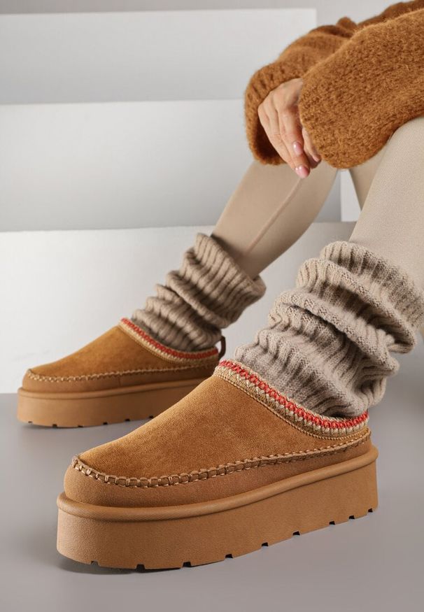 Born2be - Jasnobrązowe Śniegowce Ocieplone na Platformie z Ozdobnym Wyszywaniem Reitenna. Okazja: na co dzień. Kolor: brązowy. Materiał: jeans. Obcas: na platformie. Styl: klasyczny, casual, elegancki