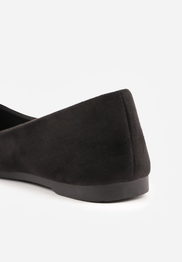 Renee - Czarne Balerinki Ashypso. Nosek buta: okrągły. Zapięcie: bez zapięcia. Kolor: czarny. Materiał: lakier. Szerokość cholewki: normalna. Obcas: na płaskiej podeszwie. Styl: klasyczny