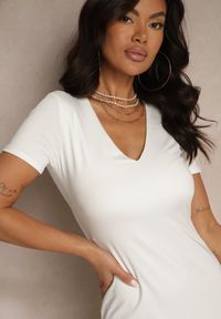 Renee - Biała Sukienka Bodycon o Dopasowanym Kroju z Dekoltem w V Efrerina. Okazja: na co dzień. Kolor: biały. Materiał: jeans. Długość rękawa: krótki rękaw. Typ sukienki: bodycon. Styl: klasyczny, casual, elegancki #5