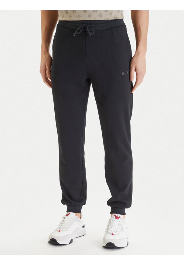 Guess Spodnie dresowe Z6GB02 K2844 Czarny Regular Fit. Kolor: czarny. Materiał: syntetyk