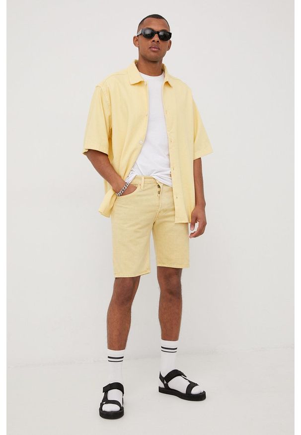 Levi's® - Levi's koszula jeansowa męska kolor żółty relaxed z kołnierzykiem klasycznym. Okazja: na spotkanie biznesowe. Typ kołnierza: kołnierzyk klasyczny. Kolor: żółty. Materiał: jeans. Styl: klasyczny