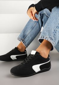 Renee - Czarne Sneakersy Typu Klasyczne Tenisówki Zelritia. Okazja: na spotkanie biznesowe, na co dzień. Kolor: czarny. Materiał: jeans. Szerokość cholewki: normalna. Wzór: aplikacja