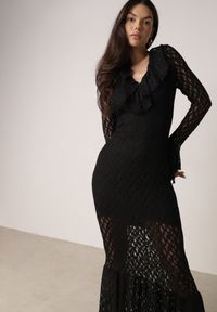 Born2be - Czarna Koktajlowa Sukienka Koronkowa z Dekoltem V i Falbanami Frevina. Okazja: na komunię, na wesele, na ślub cywilny. Typ kołnierza: dekolt w kształcie V. Kolor: czarny. Materiał: koronka. Wzór: koronka. Styl: wizytowy #5