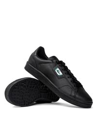 Sneakersy męskie czarne Lacoste Masters Classic 01212 SMA BLK/BLK. Kolor: czarny. Materiał: dzianina. Sezon: lato. Sport: bieganie