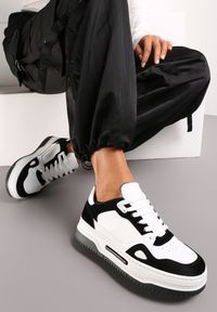 Renee - Biało-Czarne Sneakersy na Grubej Podeszwie z Przeszyciami Utire. Kolor: biały #2