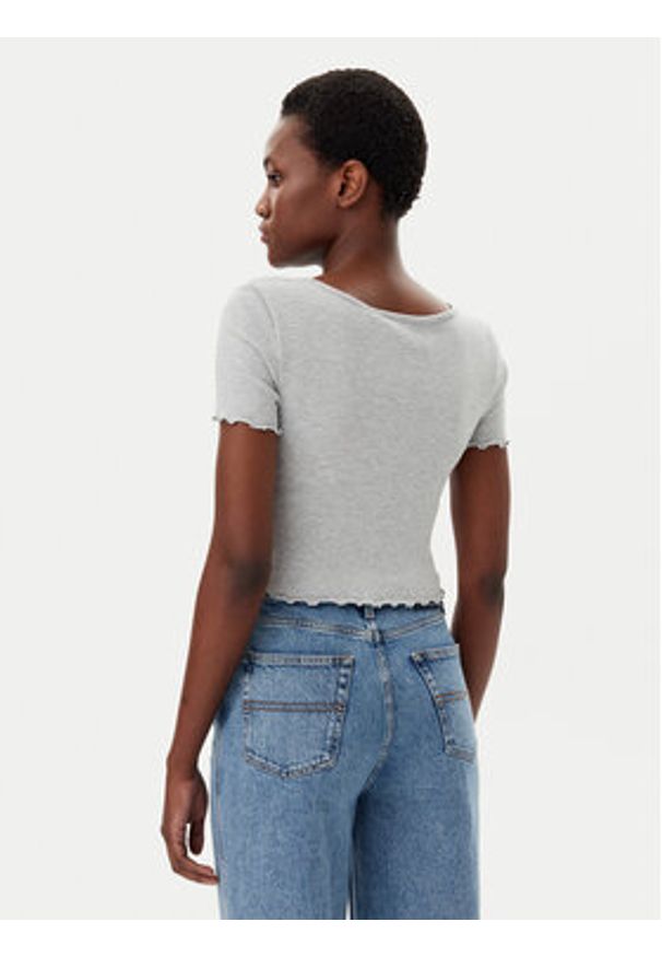 only - ONLY T-Shirt Betty 15311919 Szary Regular Fit. Kolor: szary. Materiał: bawełna