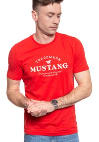 Mustang - MUSTANG T SHIRT Alex C Print 1009500 7130. Kolor: czerwony. Wzór: nadruk #7