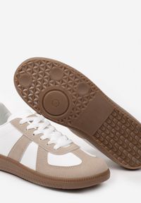 Renee - Ciemnobeżowe Sznurowane Sneakersy na Brązowej Podeszwie z Przeszyciami Assetnima. Kolor: beżowy #3