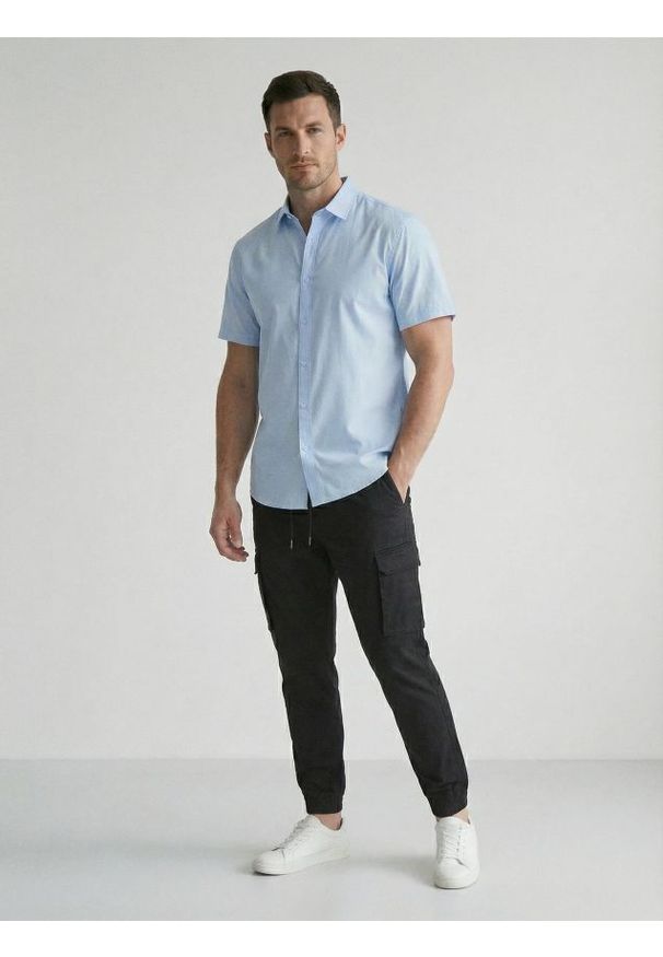 Sinsay - Spodnie jogger cargo - czarny. Kolor: czarny