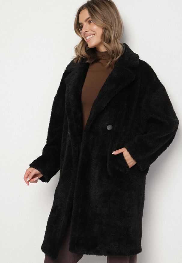 Born2be - Czarny Dwurzędowy Płaszcz Teddy o Fasonie Oversize Anerre. Typ kołnierza: golf. Kolor: czarny. Materiał: dzianina, jeans, wełna. Styl: elegancki