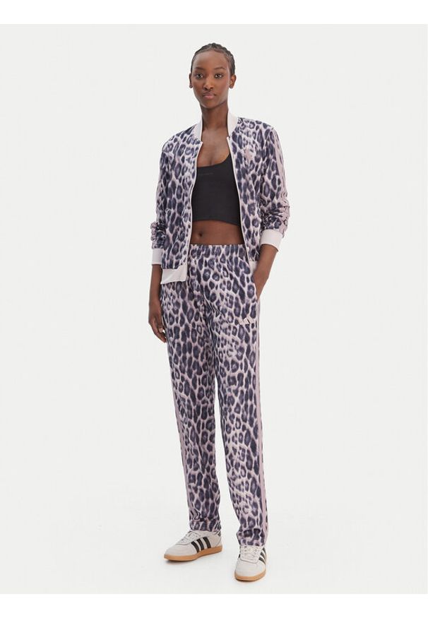 Adidas - adidas Dres Essentials 3-Stripes Animal KB8935 Fioletowy Regular Fit. Kolor: fioletowy. Materiał: syntetyk