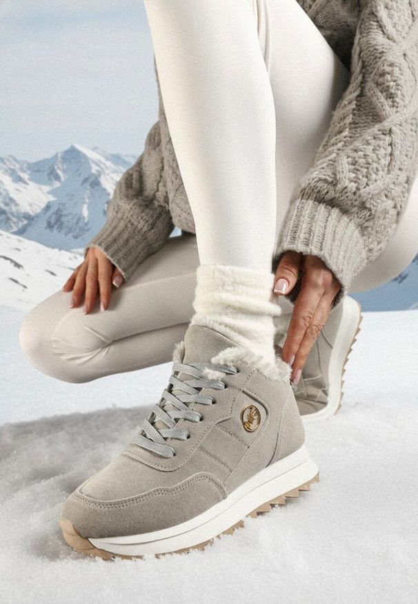 Born2be - Szare Sneakersy na Platformie z Futerkiem Egiapia. Okazja: na co dzień. Nosek buta: okrągły. Kolor: szary. Materiał: futro. Obcas: na platformie