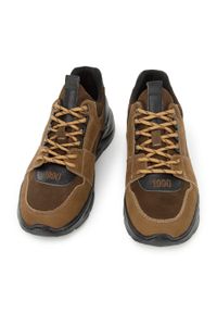 Wittchen - Męskie sneakersy na lekkiej podeszwie brązowe. Okazja: na co dzień. Nosek buta: okrągły. Kolor: brązowy. Materiał: skóra, nubuk. Wzór: jednolity #3