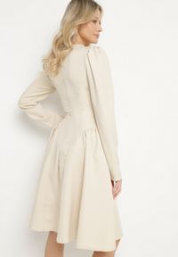 Born2be - Beżowa Rozkloszowana Sukienka z Usztywnianymi Miseczkami Tillimara. Kolor: beżowy. Typ sukienki: dopasowane #2