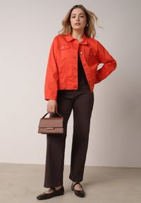 Born2be - Pomarańczowa Bawełniana Kurtka Jeansowa Perimea. Kolor: pomarańczowy. Materiał: bawełna, jeans #7