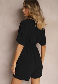Renee - Czarny Kombinezon Kopertowy z Gumką w Pasie Fandrea. Okazja: na co dzień. Kolor: czarny. Materiał: jeans. Styl: elegancki, casual