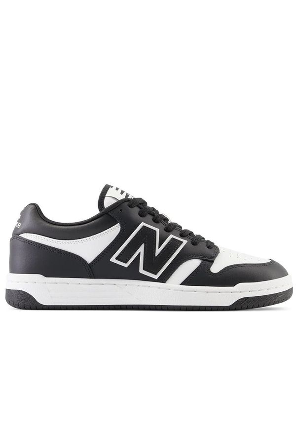 Buty New Balance BB480LBA - czarno-białe. Kolor: biały, wielokolorowy, czarny. Materiał: materiał, skóra, syntetyk. Szerokość cholewki: normalna. Sport: koszykówka