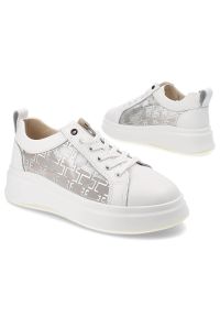 Białe Sneakersy Artiker Stylowe Przezroczyste Obuwie Damskie. Okazja: na co dzień. Kolor: biały. Materiał: materiał. Wzór: aplikacja #6