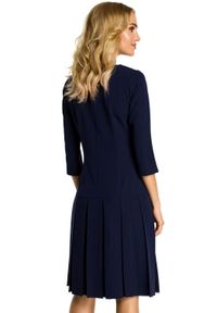 Sukienki.shop - Elegancka sukienka z obniżoną talią i kontrafałdami granatowa. Kolor: niebieski. Materiał: materiał, tkanina, elastan. Wzór: gładki. Styl: elegancki #3