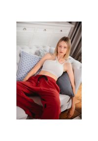 MOONHOLI - Spodnie do jogi Moonholi Ivy Sweatpants z szerokimi nogawkami. Kolor: czerwony. Sport: joga i pilates #1