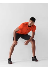 4f - Legginsy krótkie do biegania szybkoschnące męskie. Kolor: czarny. Materiał: włókno, dzianina. Sport: fitness, bieganie