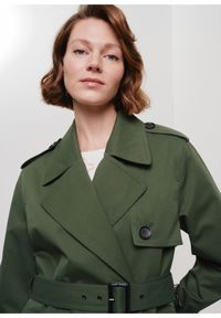 Ochnik - Zielony płaszcz damski z paskiem. Kolor: zielony. Materiał: poliester. Długość: długie #3
