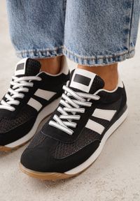 Renee - Czarne Klasyczne Sneakersy Zdobione Siateczkowymi Wstawkami Eilshoy. Okazja: na co dzień. Kolor: czarny. Materiał: jeans. Wzór: aplikacja #4