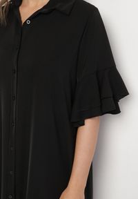 Born2be - Czarna Sukienka Koszulowa z Ozdobną Falbanką Daviravie. Okazja: na co dzień. Kolor: czarny. Typ sukienki: koszulowe. Styl: casual, elegancki, klasyczny #5