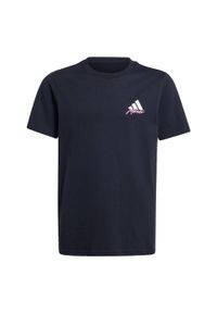 Adidas - Koszulka dla dzieci z grafiką kultowego Messiego. Kolor: czarny. Materiał: bawełna. Wzór: kolorowy