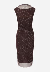 Born2be - Brązowa Sukienka w Kropki z Dekoltem w Kształcie Łódki o Dopasowanym Fasonie Kallironis. Okazja: na spotkanie biznesowe, na co dzień. Typ kołnierza: dekolt w łódkę. Kolor: brązowy. Materiał: materiał. Długość rękawa: bez rękawów. Wzór: kropki. Typ sukienki: proste, dopasowane. Styl: elegancki, biznesowy, casual #5