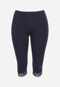 Born2be - Granatowe Spodnie Bawełniane Legginsy 3/4 z Koronką Amaratna. Okazja: na co dzień. Stan: podwyższony. Kolekcja: plus size. Kolor: niebieski. Materiał: koronka, bawełna. Wzór: koronka. Styl: casual, elegancki