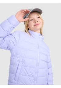 4f - 4F Kurtka puchowa z wypełnieniem syntetycznym dziewczęca - fioletowa 158 (12-13 lat). Okazja: na co dzień. Typ kołnierza: kołnierzyk stójkowy. Kolor: fioletowy. Materiał: puch, syntetyk. Długość: długie. Wzór: gładki. Sezon: lato. Styl: sportowy, klasyczny, casual #2