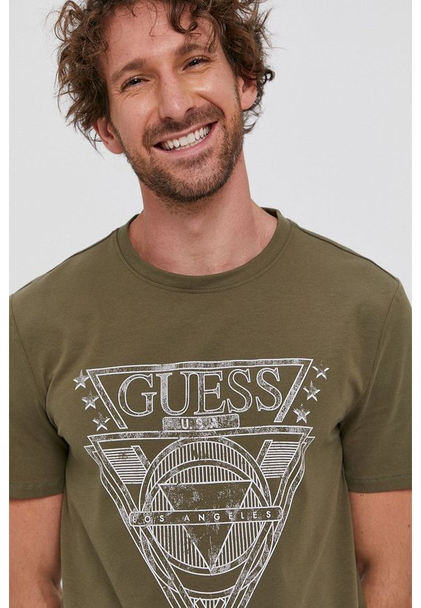 Guess - T-shirt. Okazja: na co dzień. Kolor: zielony. Materiał: bawełna, dzianina. Wzór: nadruk. Styl: casual