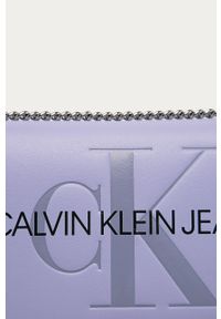 Calvin Klein Jeans - Torebka. Kolor: fioletowy. Wzór: nadruk. Materiał: skórzane. Rozmiar: małe. Rodzaj torebki: na ramię #2