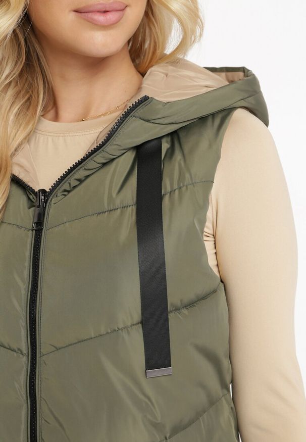 Born2be - Zielona Pikowana Kamizelka Dwustronna z Kapturem Essata. Okazja: na co dzień, na spacer. Typ kołnierza: kaptur. Kolor: zielony. Materiał: jeans. Wzór: gładki. Styl: casual, sportowy, klasyczny