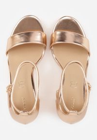 Renee - Szampańskie Sandały na Słupku VICES ze Skórzaną Wkładką i Paskami Wokół Kostki Syneilla. Zapięcie: pasek. Kolor: złoty. Materiał: skóra. Wzór: paski. Obcas: na słupku #6