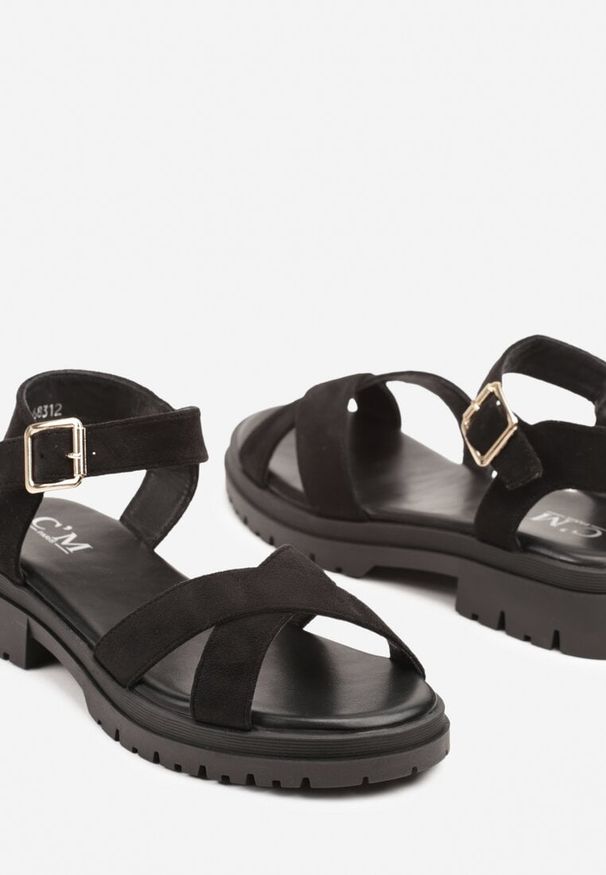 Born2be - Czarne Sandały na Grubej Tłoczonej Podeszwie z Dwoma Paskami Delimara. Okazja: na co dzień. Zapięcie: pasek. Kolor: czarny. Sezon: lato. Styl: elegancki, casual