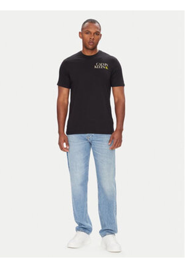 Calvin Klein Jeans T-Shirt LV04RC844G Czarny Regular Fit. Kolor: czarny. Materiał: bawełna