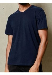 Sinsay - Koszulka basic z dekoltem w serek - granatowy. Typ kołnierza: dekolt w serek. Kolor: niebieski