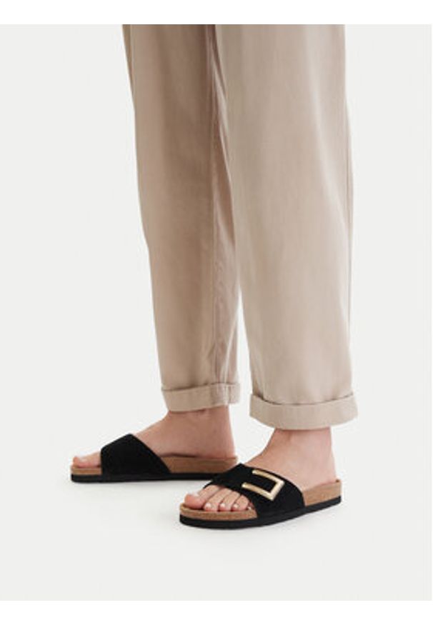 Lasocki Klapki CEO-HYSC0122056-1 Czarny. Kolor: czarny. Materiał: zamsz, skóra