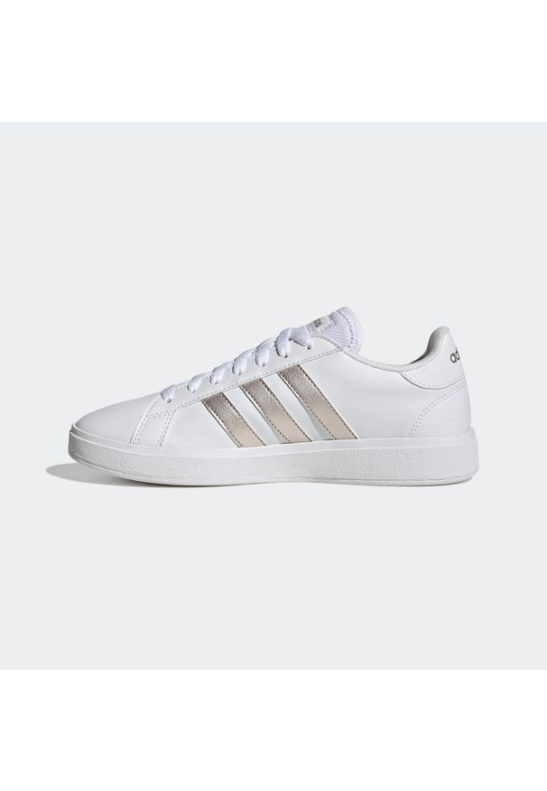 Adidas - Buty do chodzenia damskie ADIDAS Court Base. Szerokość cholewki: normalna. Sport: turystyka piesza
