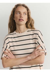 Reserved - T-shirt oversize z modalem - inny. Materiał: dzianina