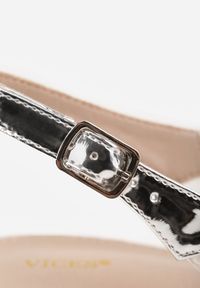 Born2be - Srebrne Sandały VICES na Słupku ze Sprzączką i Ozdobną Kokardką Orinvia. Okazja: na co dzień. Zapięcie: sprzączka. Kolor: srebrny. Materiał: jeans. Obcas: na słupku. Styl: casual, klasyczny, elegancki #2